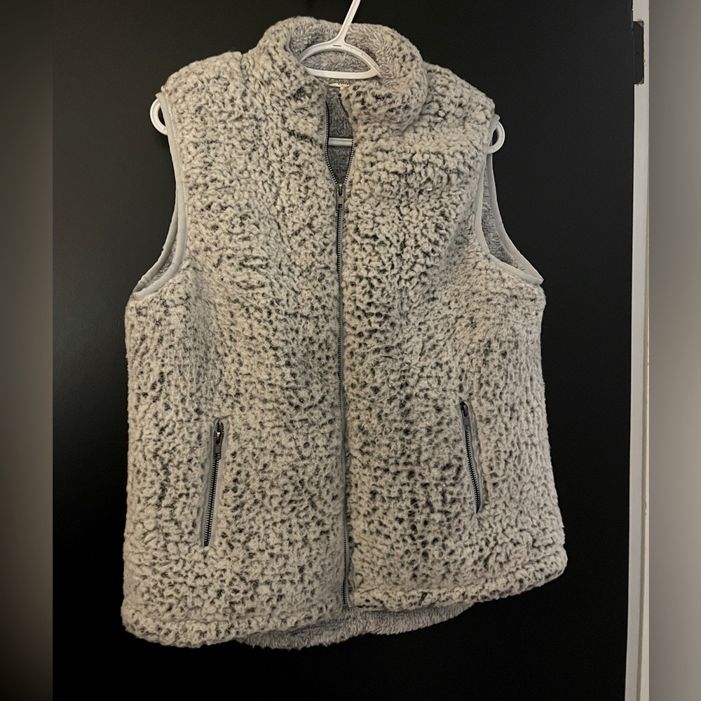 Sherpa Vest with zipper pockets